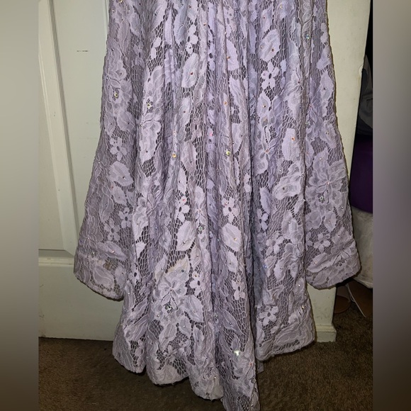 Unnoticeable missing rhinestones, hook broke in back but isnt needed. - Picture 10 of 13